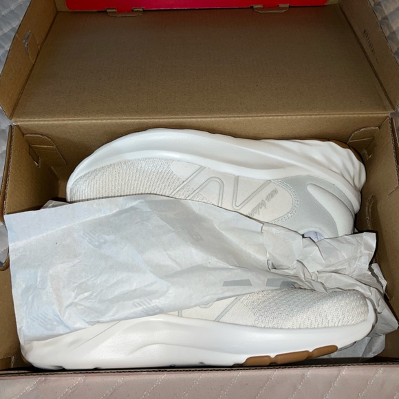 New Balance FreshFoam Sneakers - Picture 4 of 5